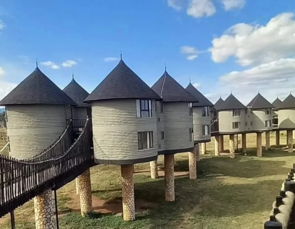 image of salt lick lodge from outside