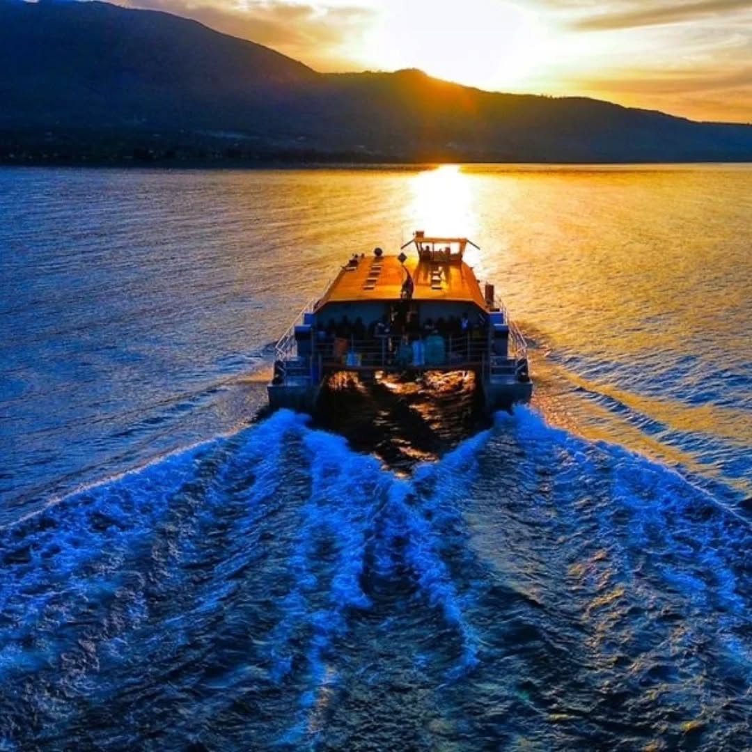 waterbus moving on lake victoria towards takawiri island